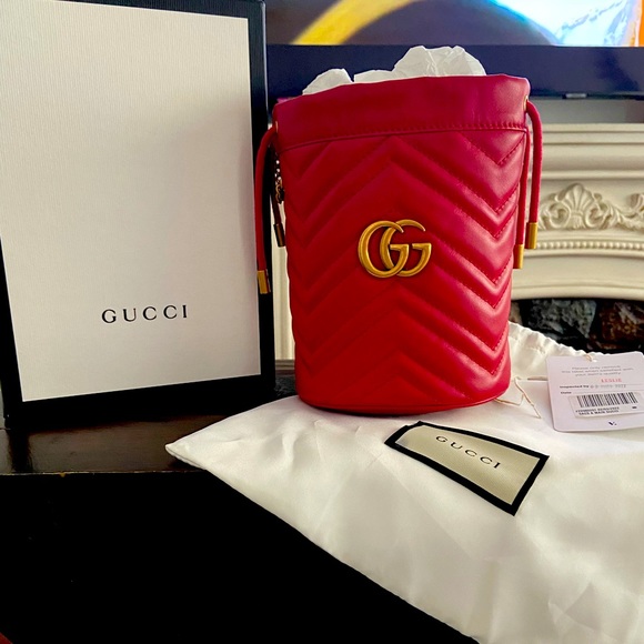 Gucci Handbags - Gucci bucket bag